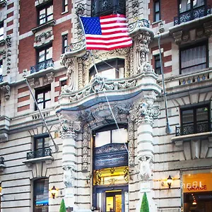 The At Fifth Avenue Szálloda